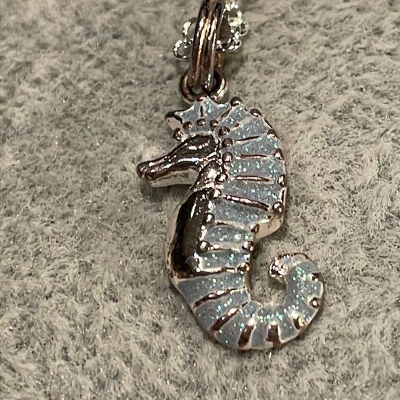 Blue Sparkling Sea Horse 925 Sterling Silver & 18” plated silver chain - Picture 3 of 7